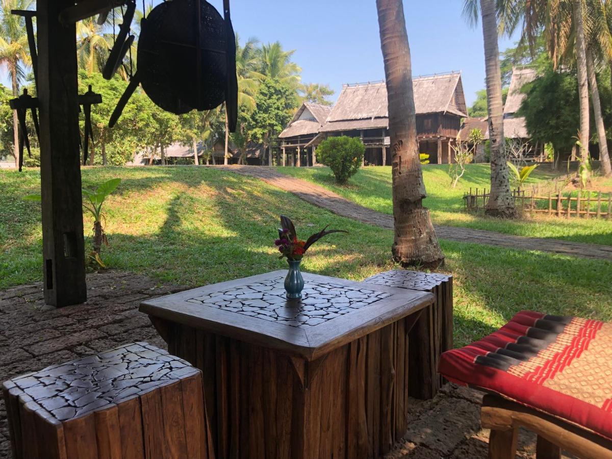 On The Mekong Resort Luang Prabang Esterno foto