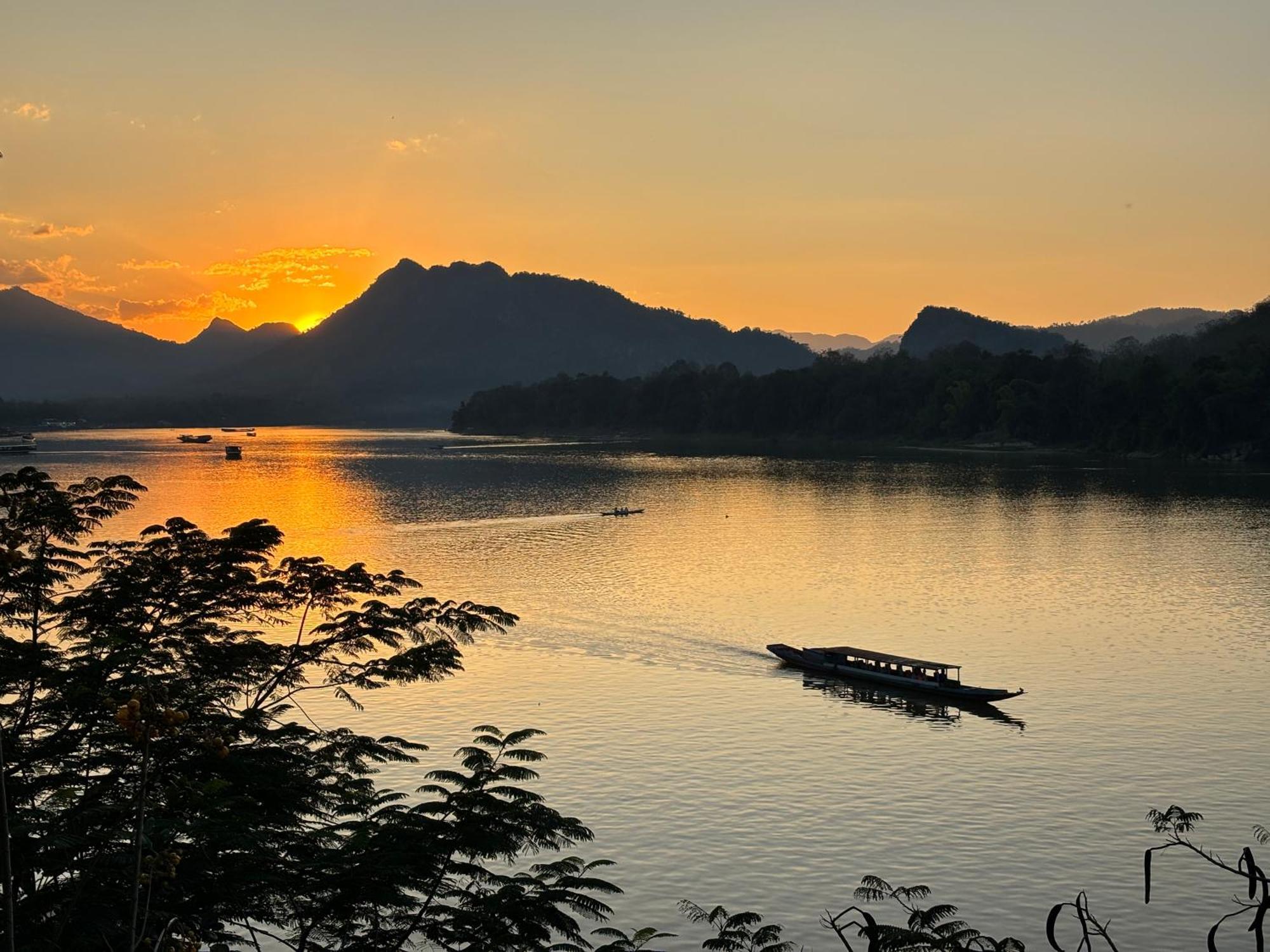 On The Mekong Resort Luang Prabang Esterno foto